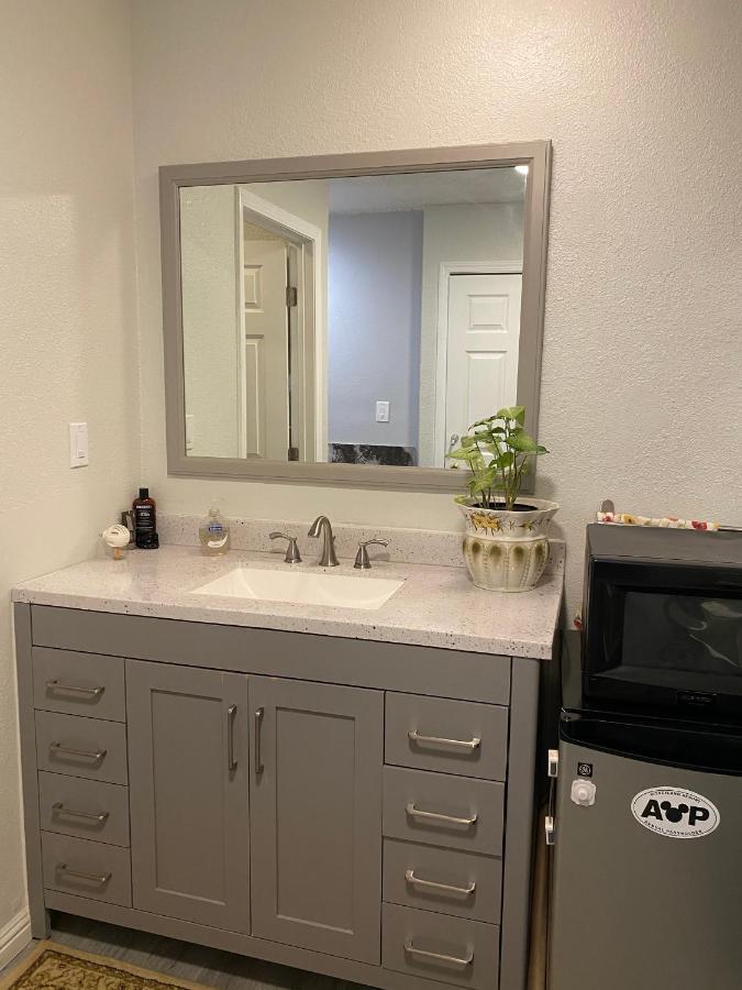 Private La Bedroom W Private Half-Bathroom - Ac - Wifi - Private Fridge -Smart Tv Los Angeles Kültér fotó