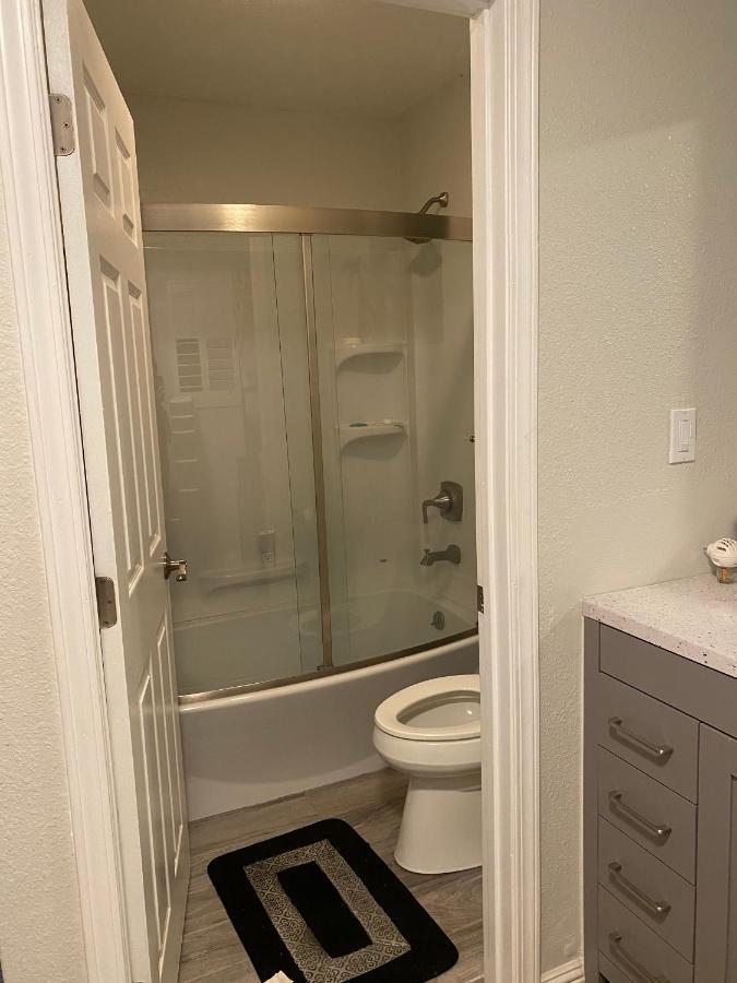 Private La Bedroom W Private Half-Bathroom - Ac - Wifi - Private Fridge -Smart Tv Los Angeles Kültér fotó